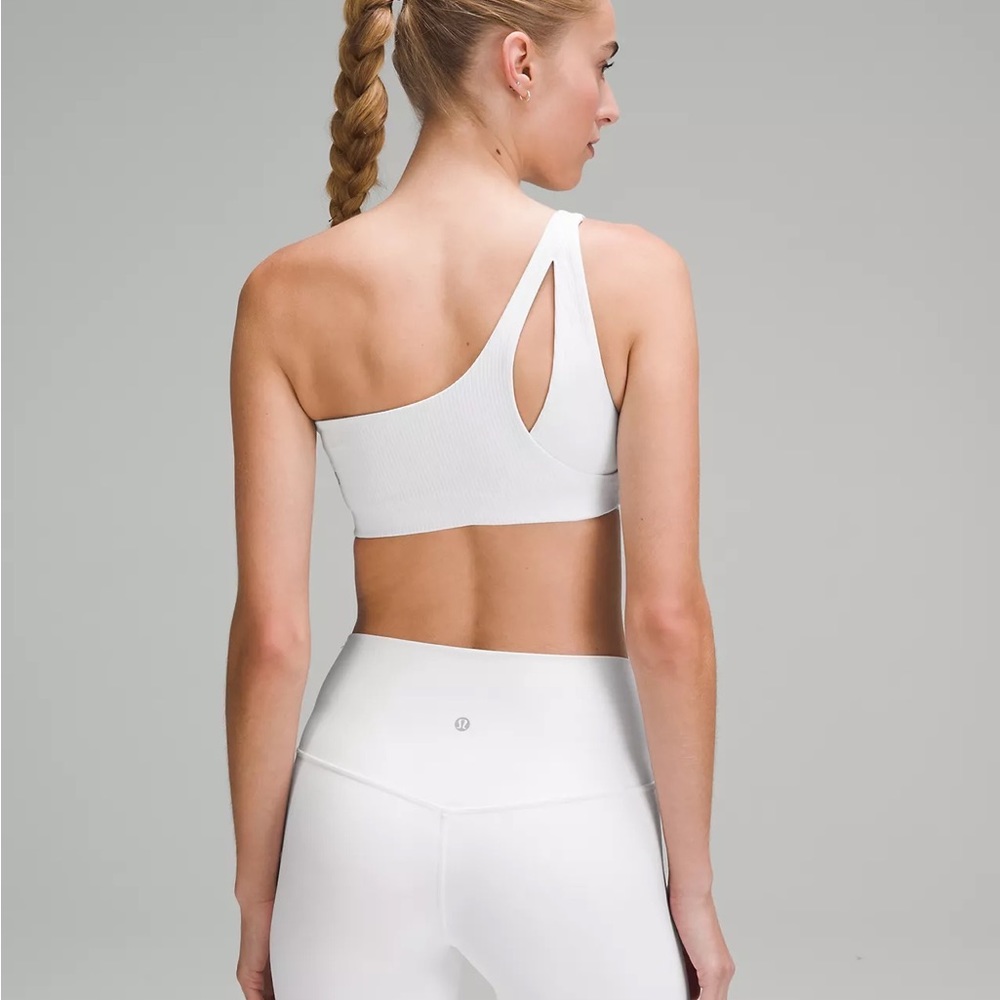 Size 6 lulu white sports bra